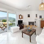Hill & Seaview - Aelia